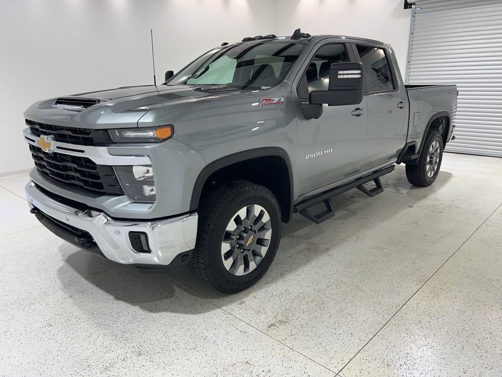2025 Chevrolet Silverado HD LT's photo