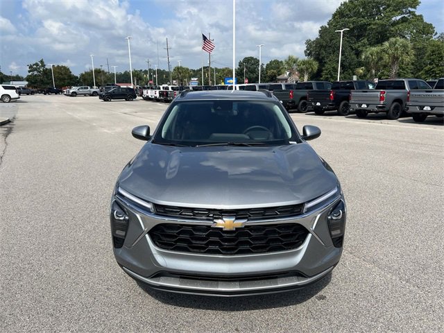 2025 Chevrolet Trax LT photo 3