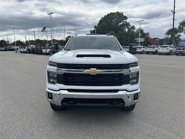 2025 Chevrolet Silverado 2500HD LT photo 3