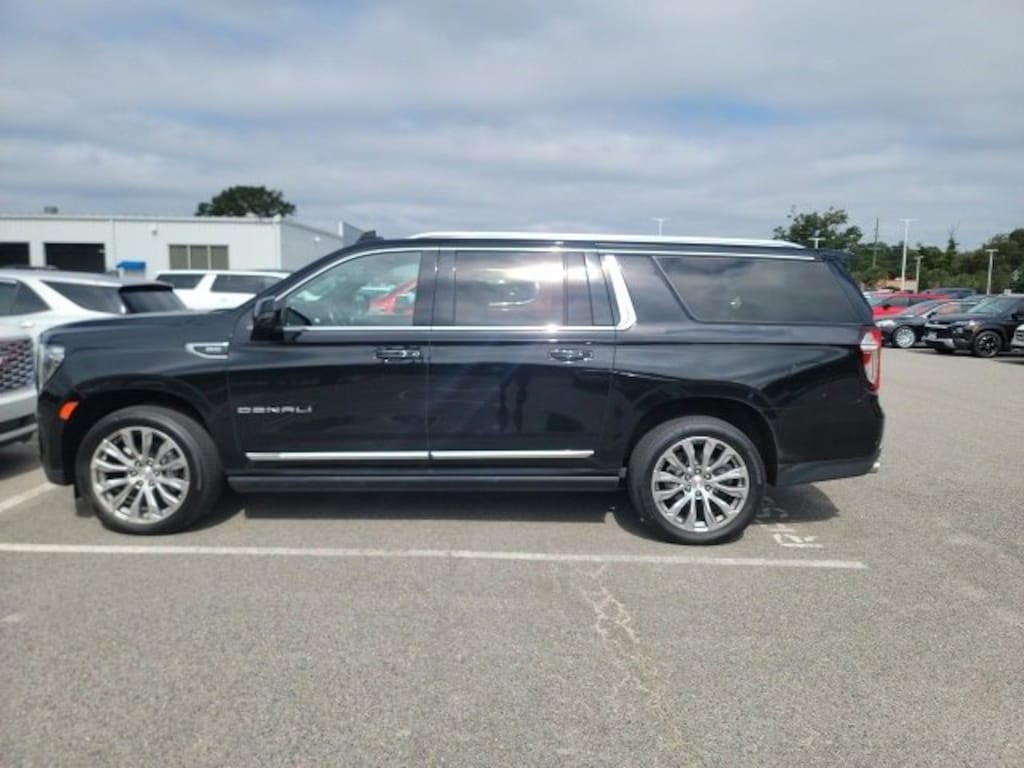 Used 2022 GMC Yukon XL Denali SUV