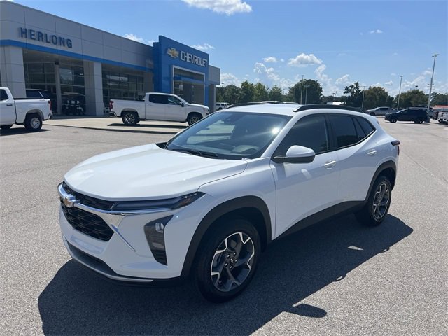 2025 Chevrolet Trax LT photo 4