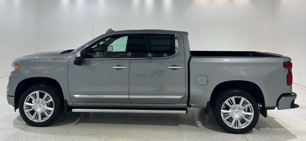 2025 Chevrolet Silverado 1500 High Country - Photo 2
