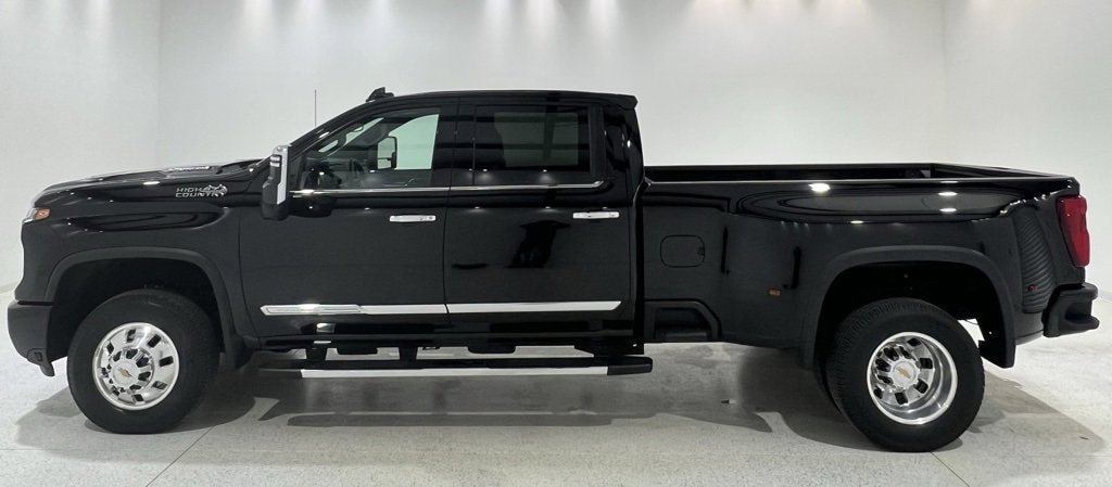 2024 Chevrolet Silverado 3500HD High Country's photo