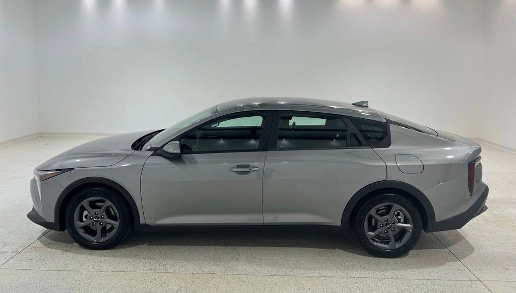 2025 Kia K4 LXS AT's photo