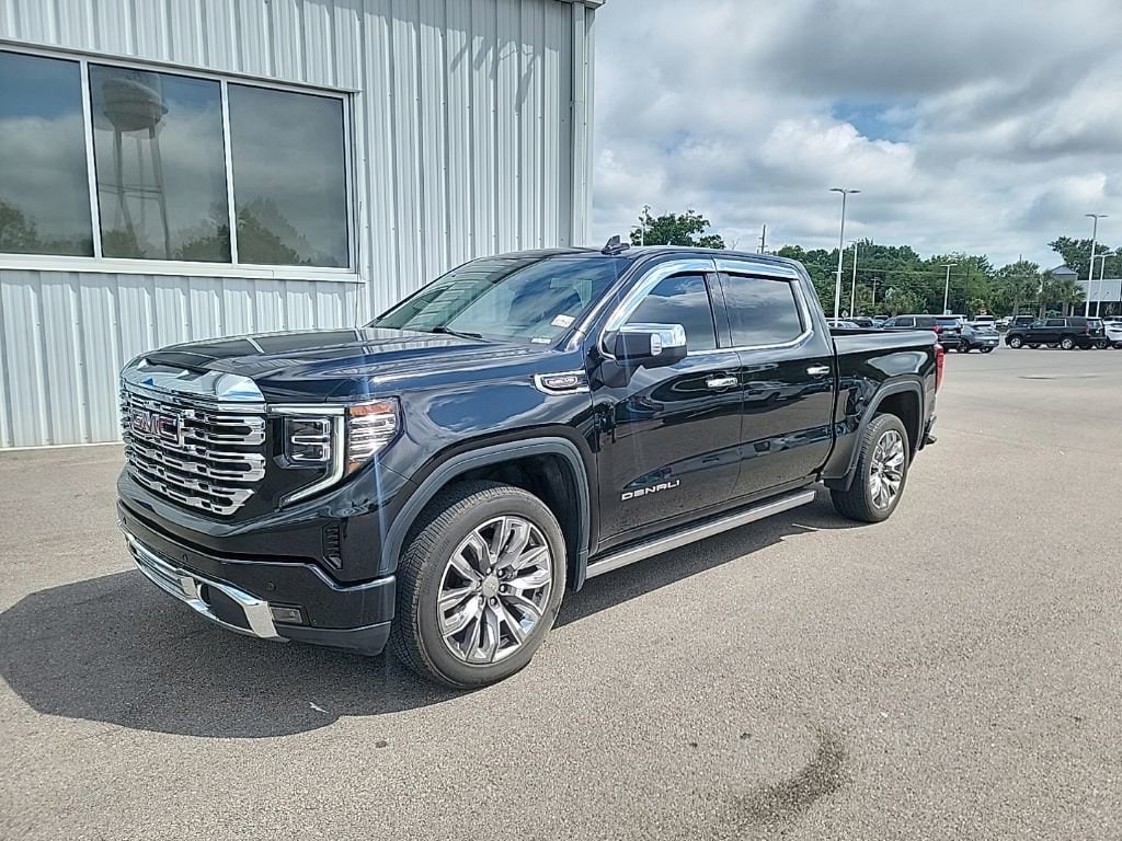 2023 GMC Sierra 4WD Crew Cab Short Box Denali's photo