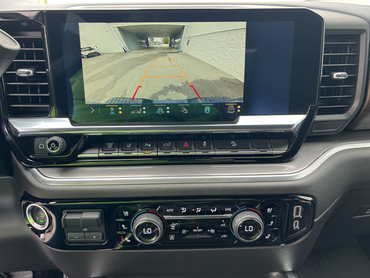 2025 Chevrolet Silverado 2500 HD High Country - Photo 45