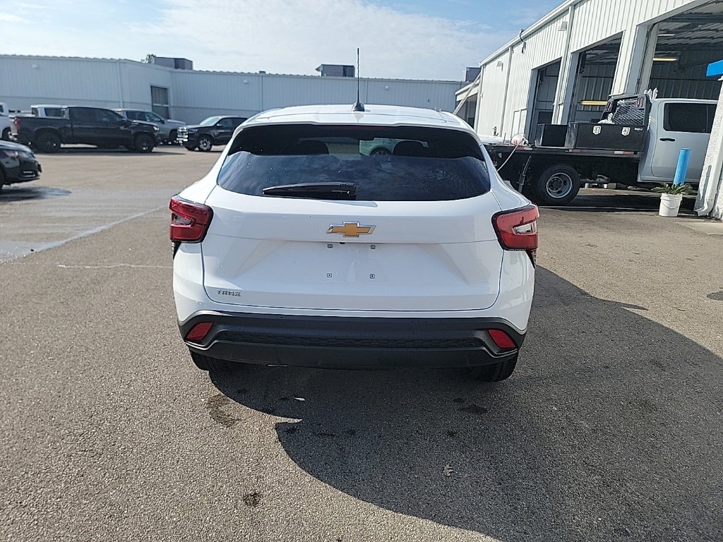 2024 Chevrolet Trax LS photo 4