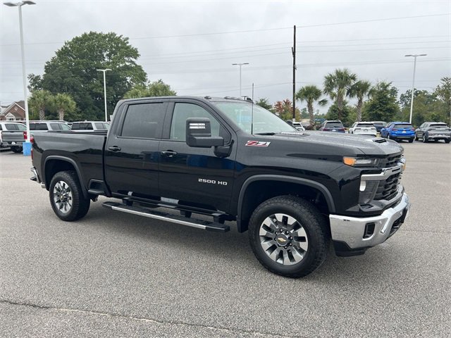 2025 Chevrolet Silverado 2500HD LT photo 2