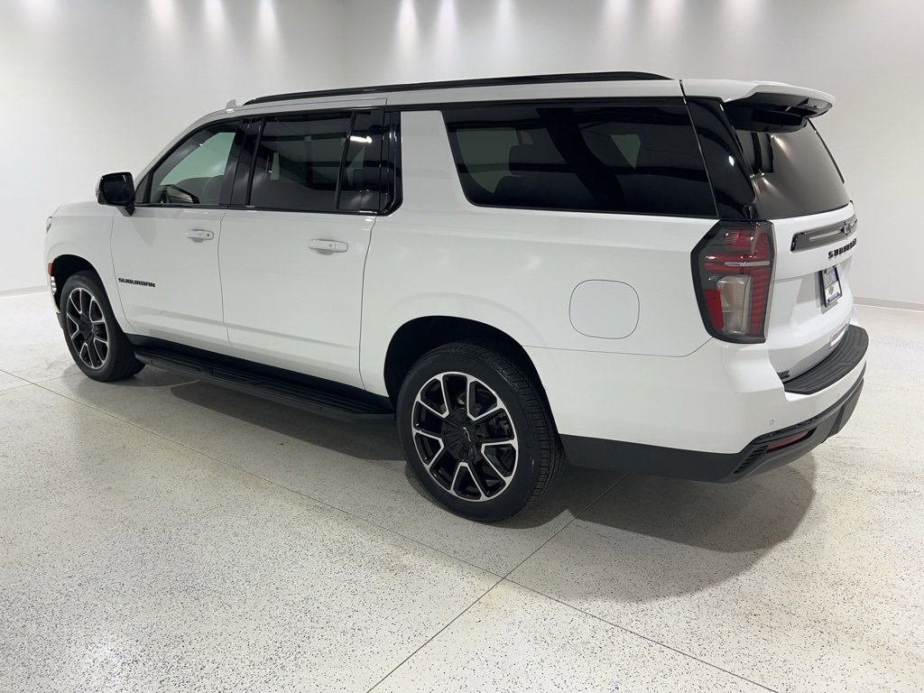 2023 Chevrolet Suburban RST photo 2