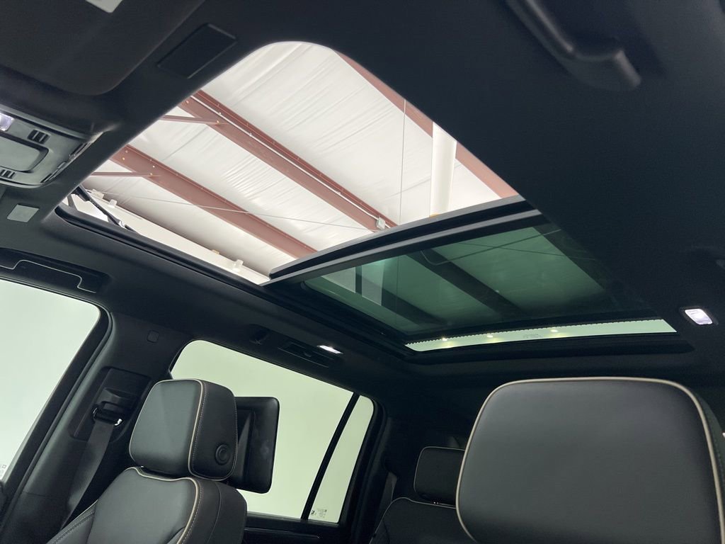 2025 Chevrolet Suburban Premier - Photo 18