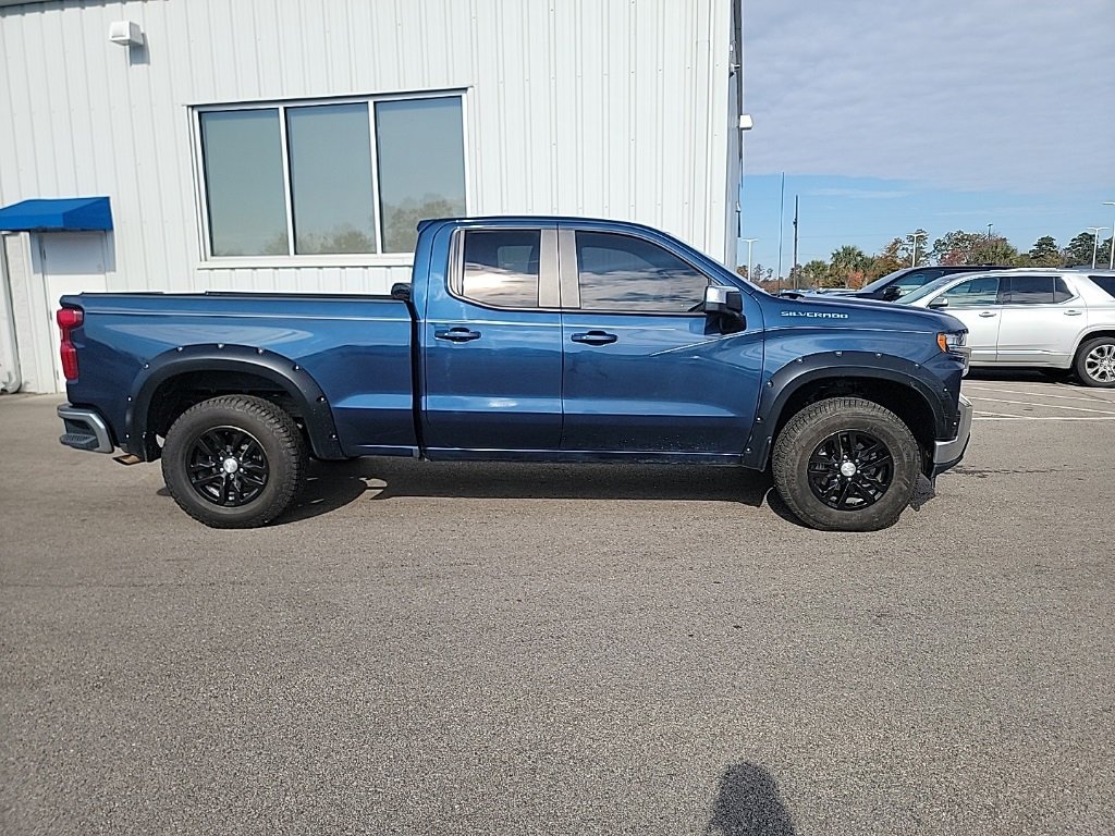 2019 Chevrolet Silverado 1500 LT photo 3