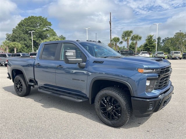 2025 Chevrolet Silverado 2500HD Custom photo 2