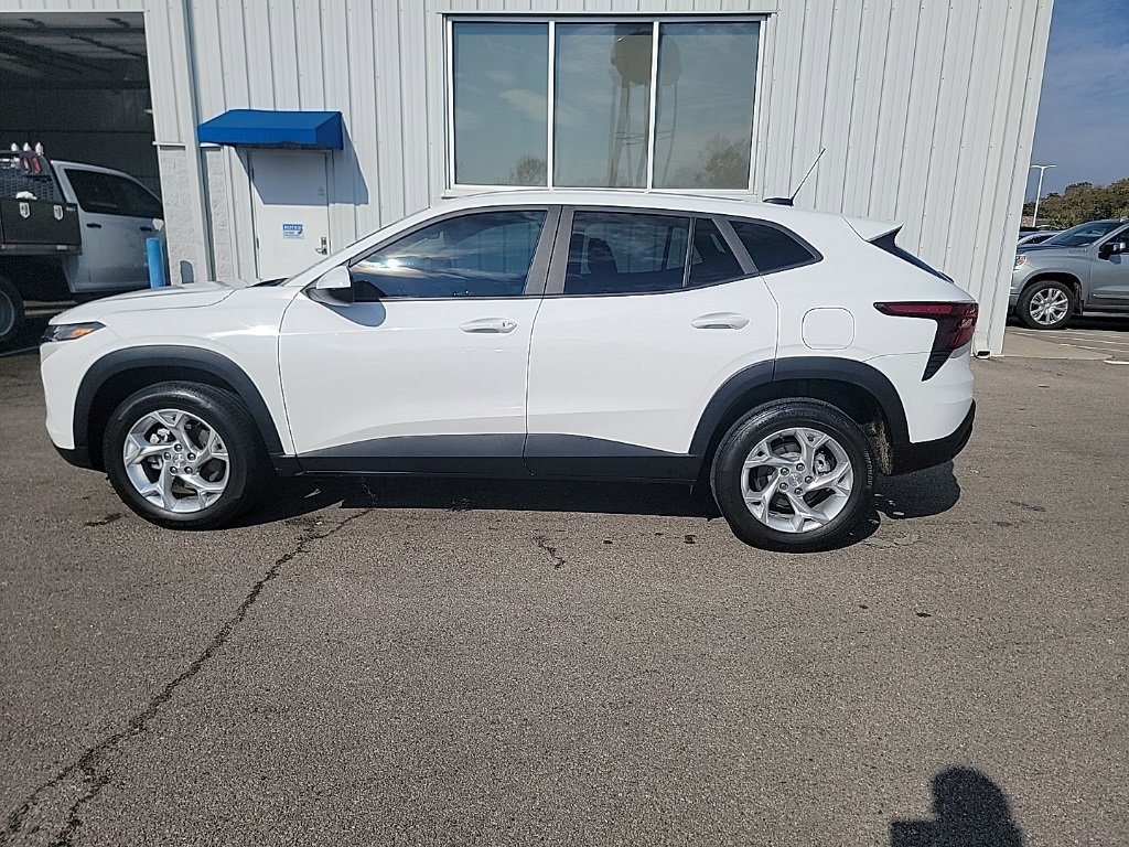 2024 Chevrolet Trax LS photo 2