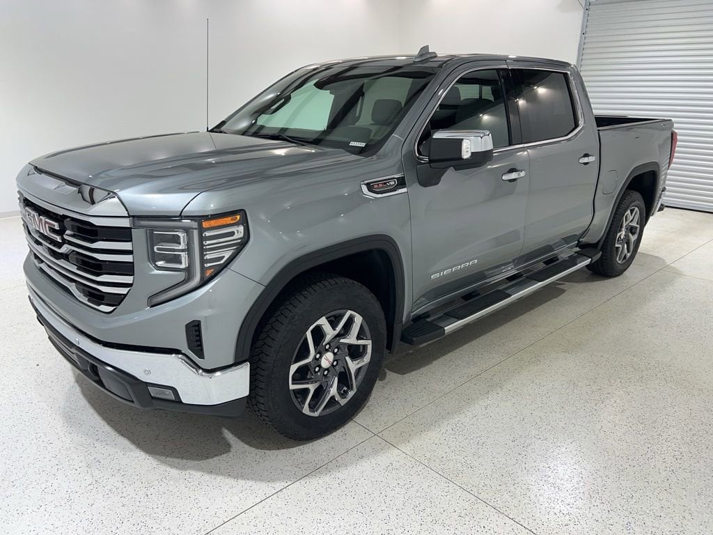 2025 GMC Sierra 4WD Crew Cab Standard Box SLT's photo