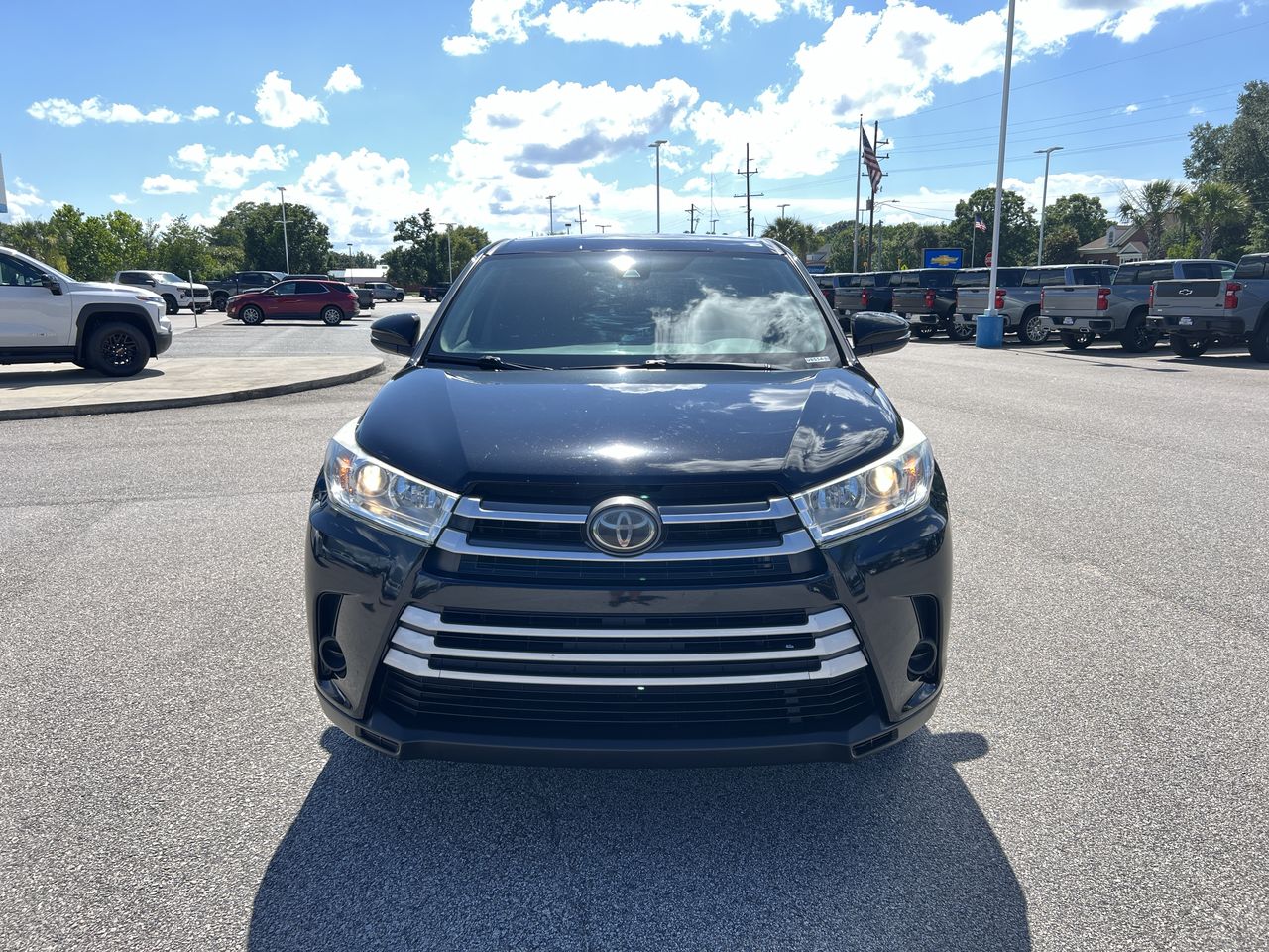 2018 Toyota Highlander LE photo 3