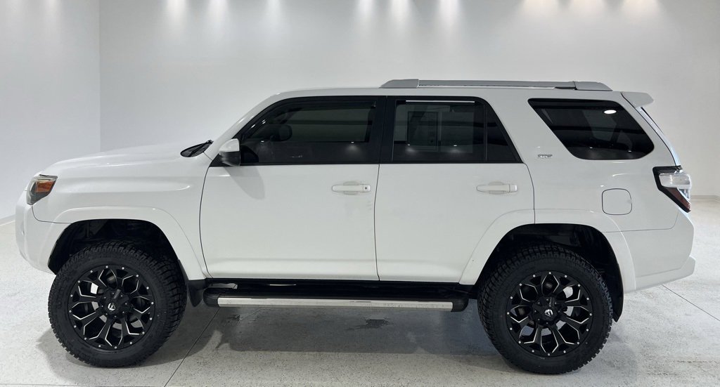 2017 Toyota 4Runner SR5's photo
