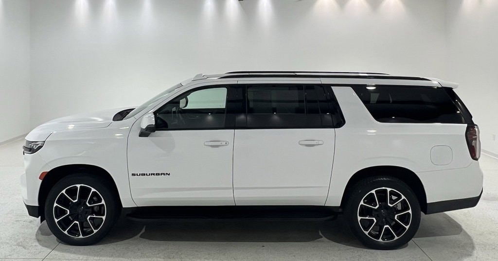 2023 Chevrolet Suburban RST's photo
