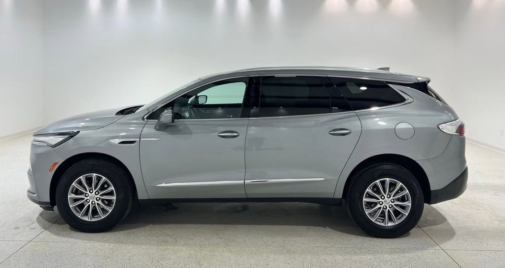 2024 Buick Enclave Essence's photo