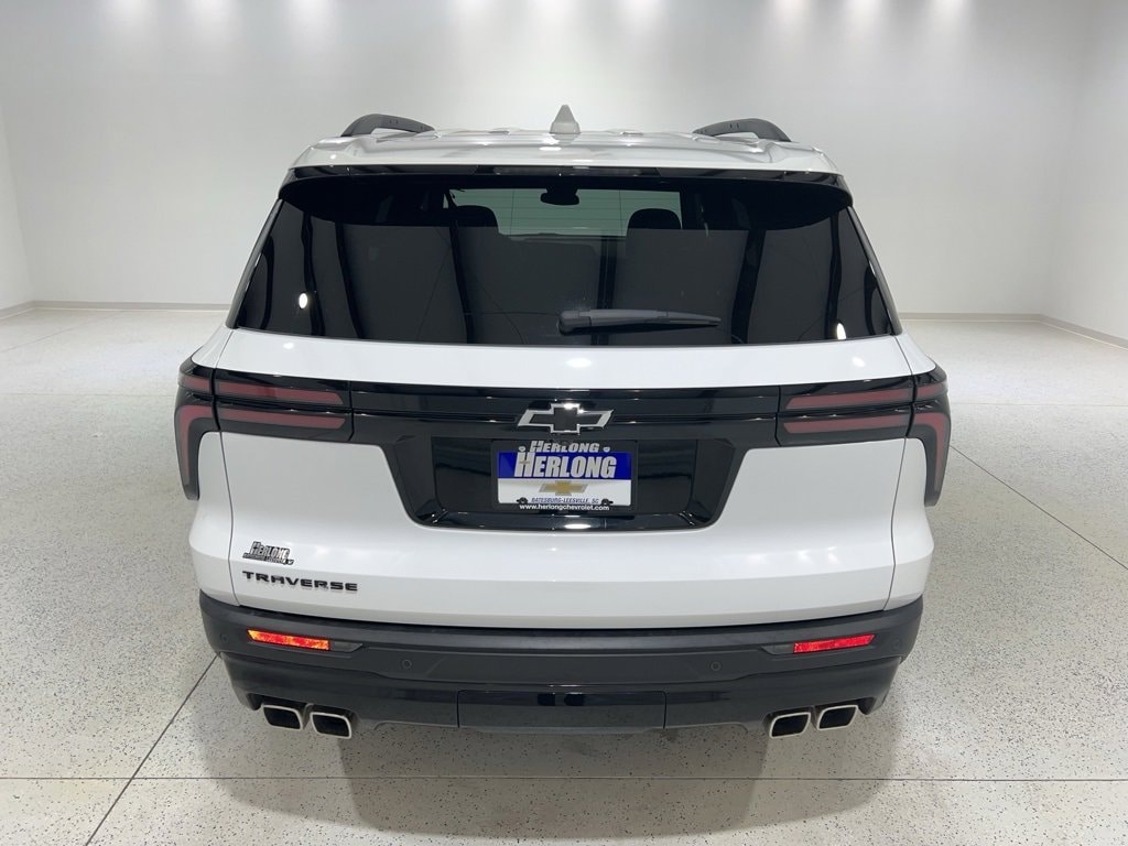 Used 2025 Chevrolet Traverse LT SUV