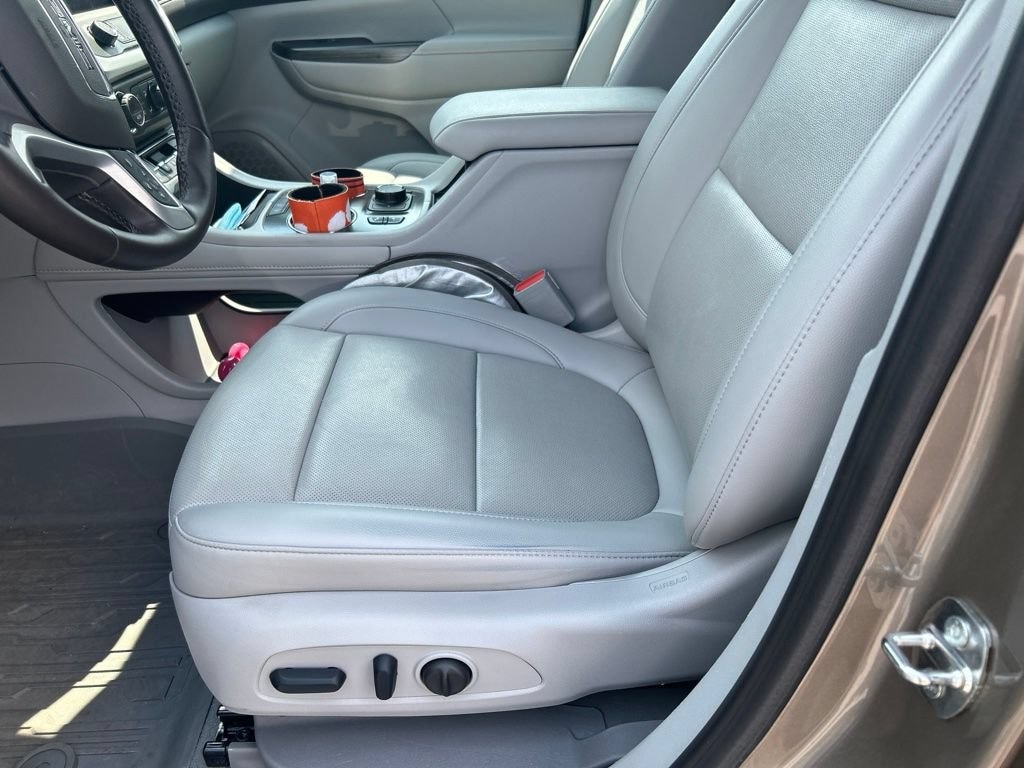 Used 2023 GMC Acadia SLT SUV