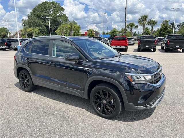 2022 Volkswagen Taos SE photo 2