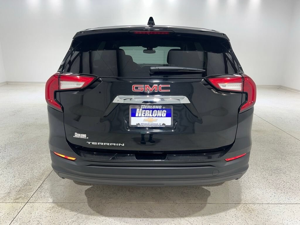 Used 2024 GMC Terrain SLE SUV