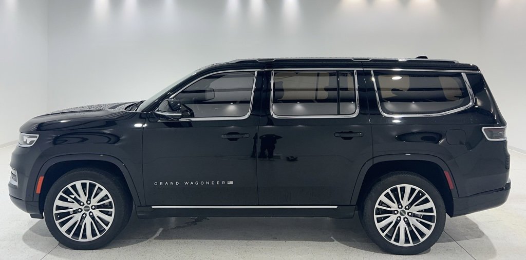 2023 Jeep Grand Wagoneer Series III's photo