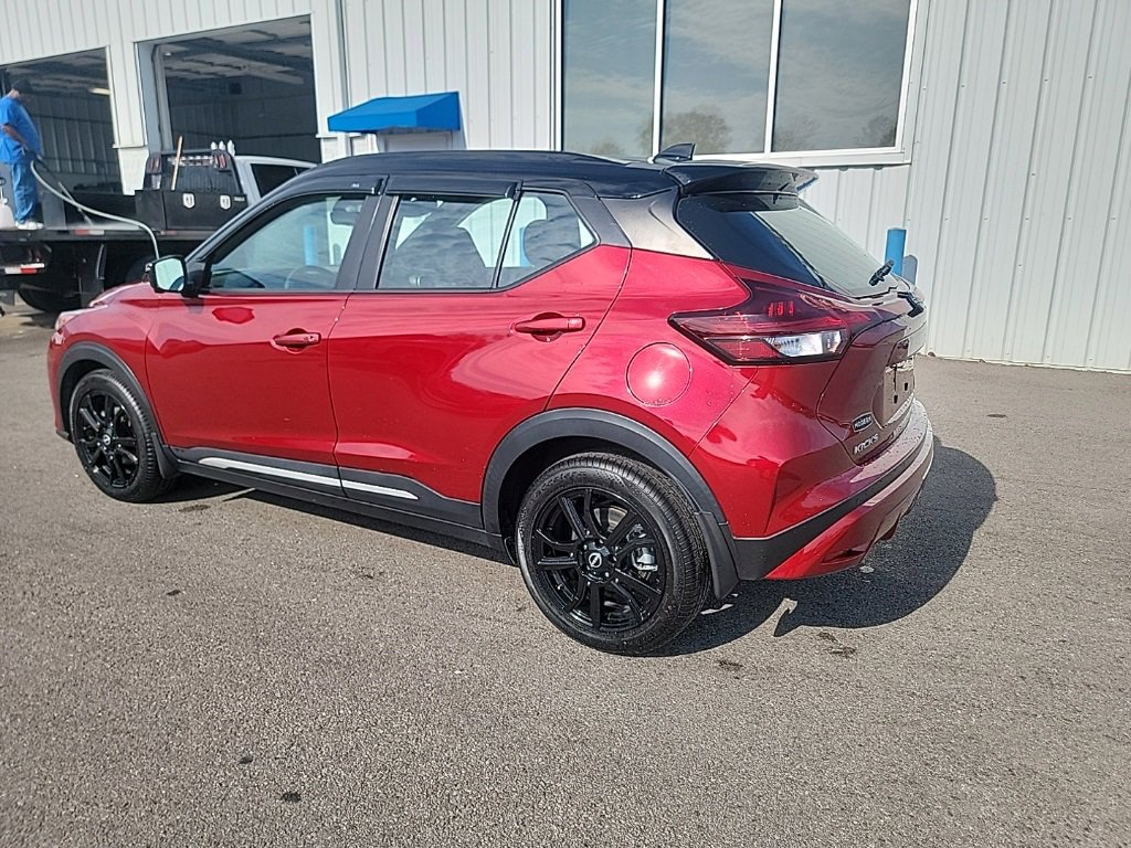 2023 Nissan Kicks SR photo 3