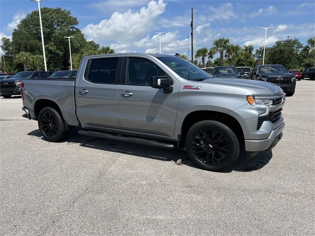 2024 Chevrolet Silverado 1500 RST photo 2