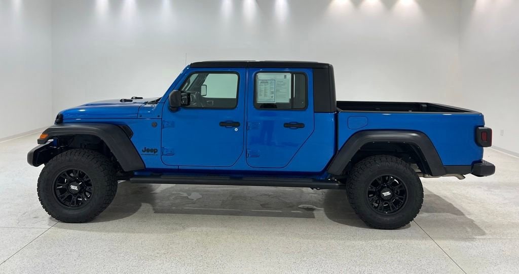Used 2023 Jeep Gladiator Sport Truck Crew Cab