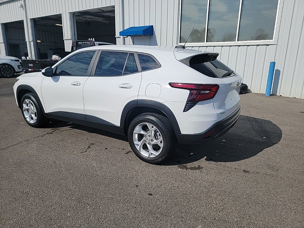 2024 Chevrolet Trax LS photo 3