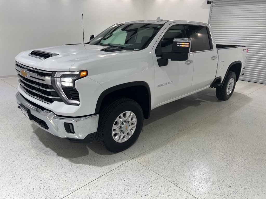 2024 Chevrolet Silverado HD LTZ's photo