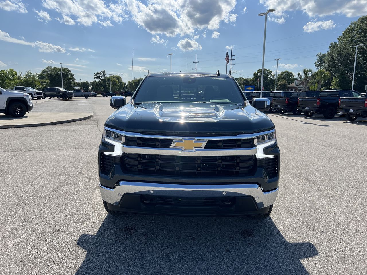 2025 Chevrolet Silverado 1500 LT photo 3