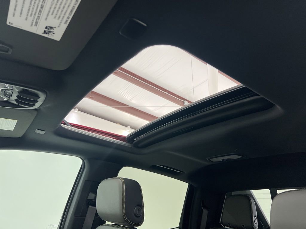 2025 Chevrolet Colorado ZR2 - Photo 18