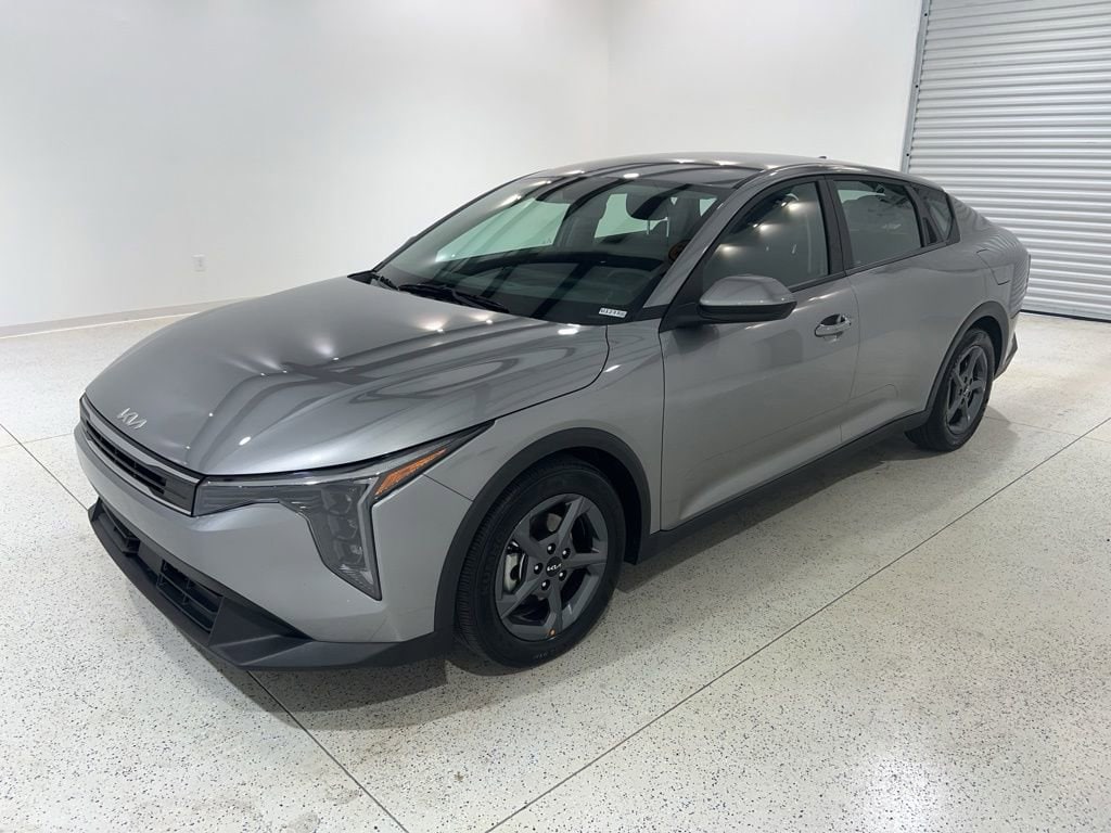 2025 Kia K4 LXS AT's photo