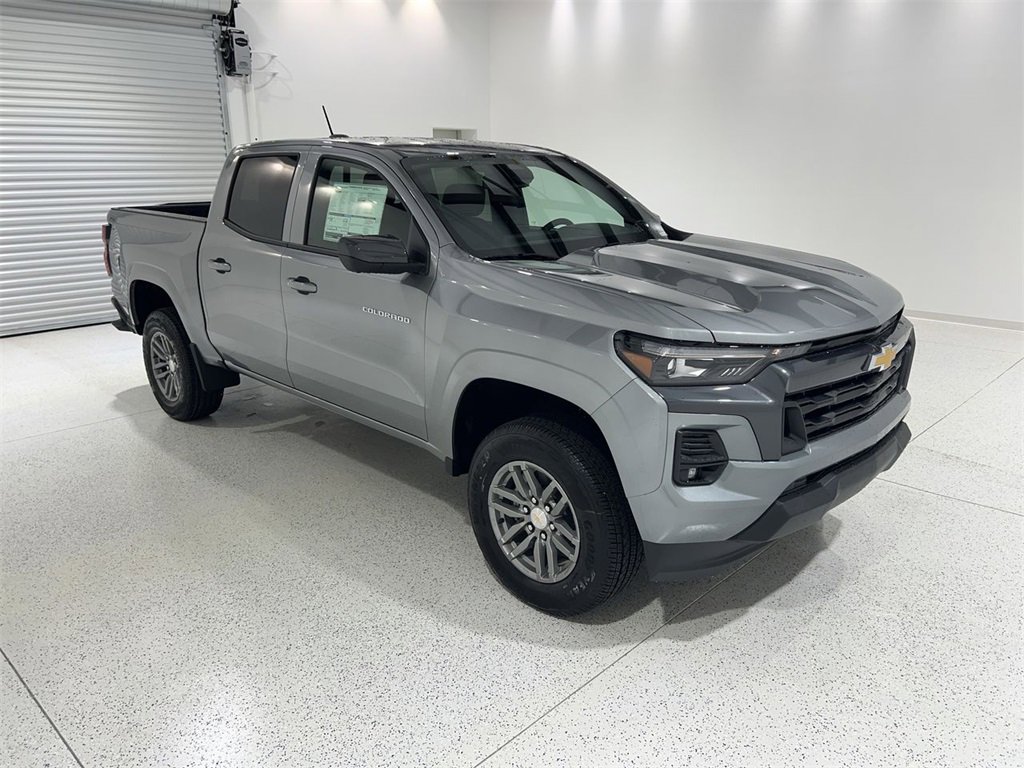2026 Chevrolet Colorado LT photo 2