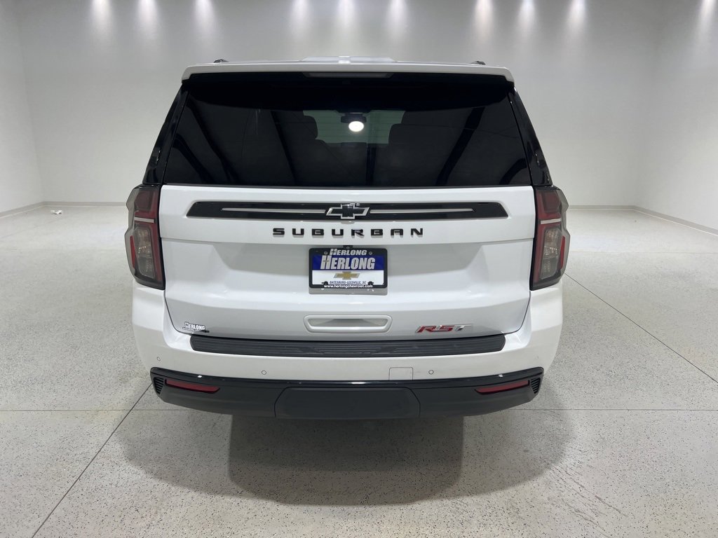 2023 Chevrolet Suburban RST photo 3