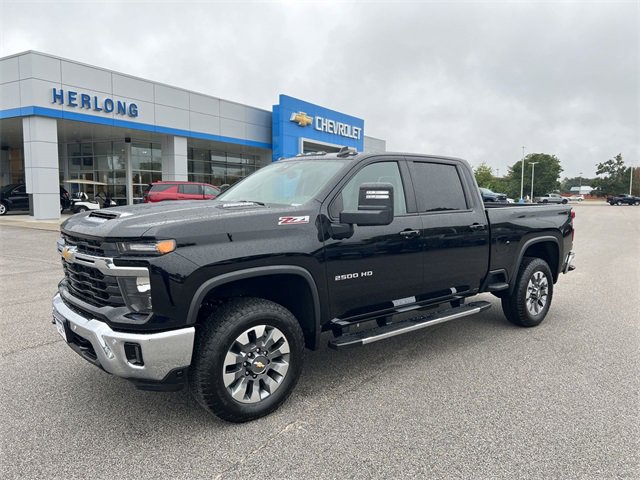 2025 Chevrolet Silverado 2500HD LT photo 4