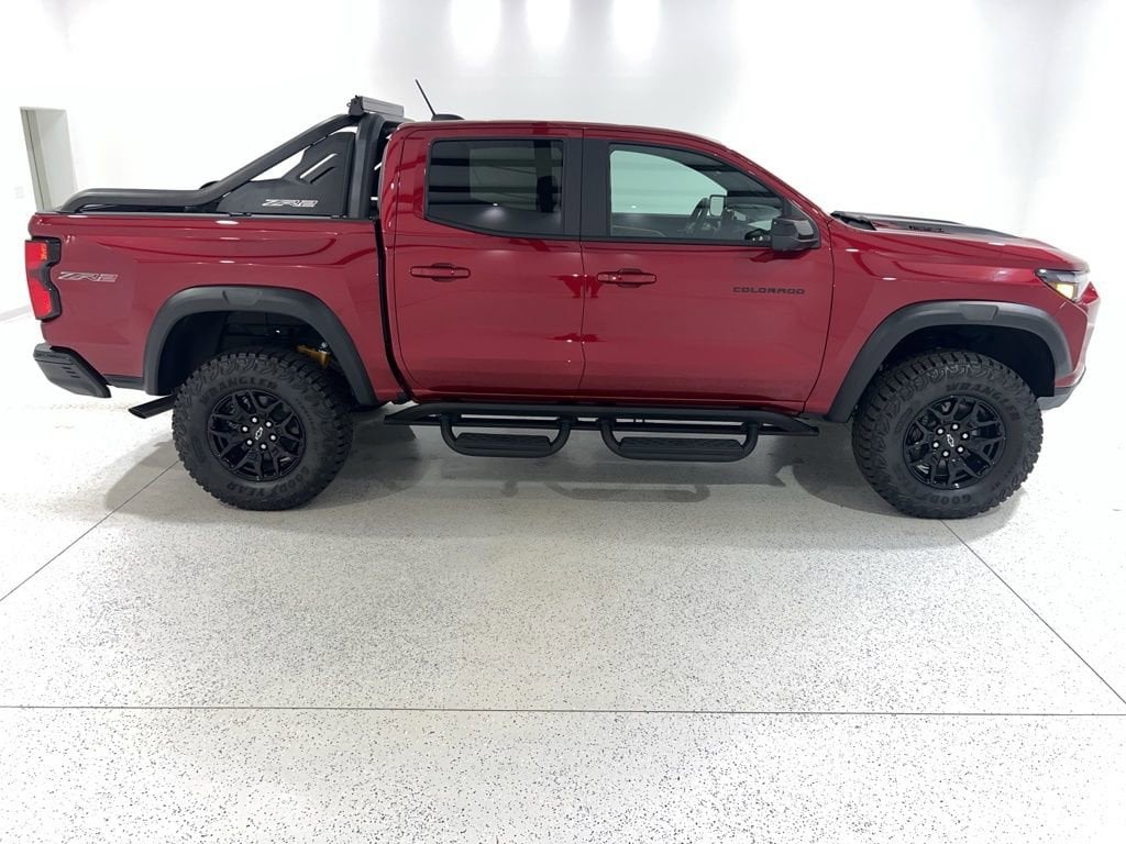 2025 Chevrolet Colorado ZR2 - Photo 6