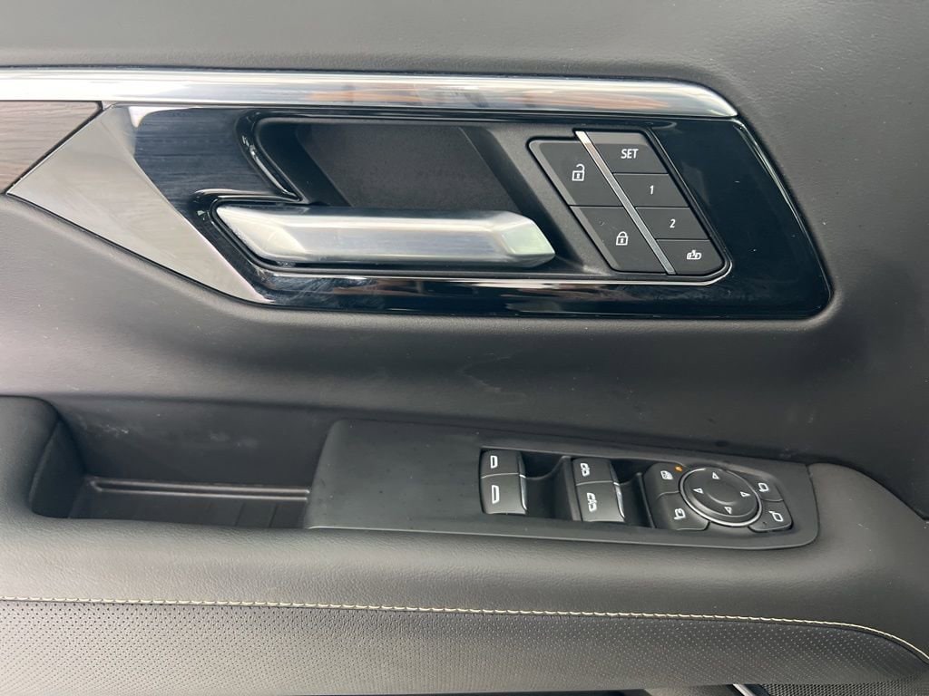 2025 Chevrolet Suburban Premier - Photo 21