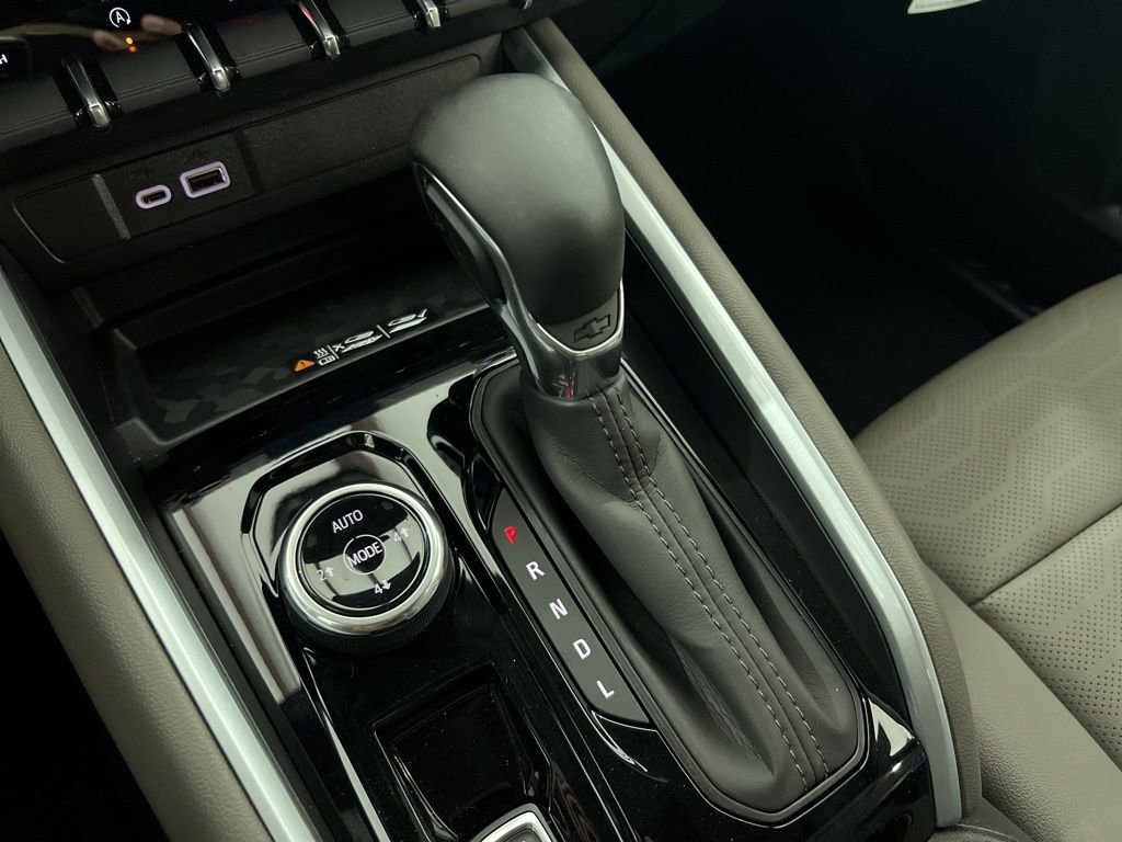 2025 Chevrolet Colorado ZR2 - Photo 15