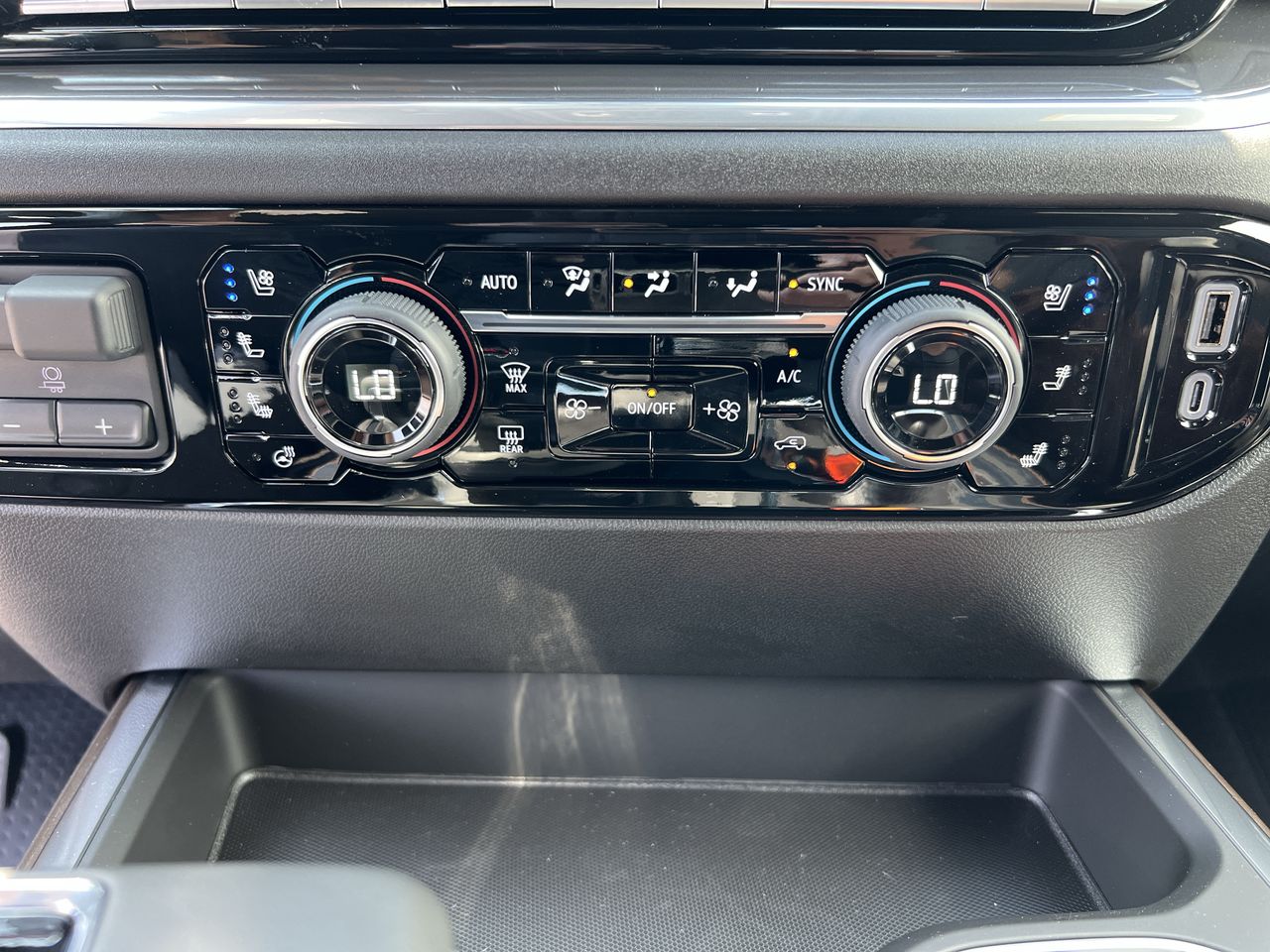 2025 Chevrolet Silverado 1500 High Country - Photo 49