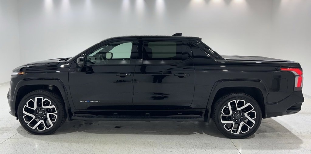 2024 Chevrolet Silverado EV RST's photo