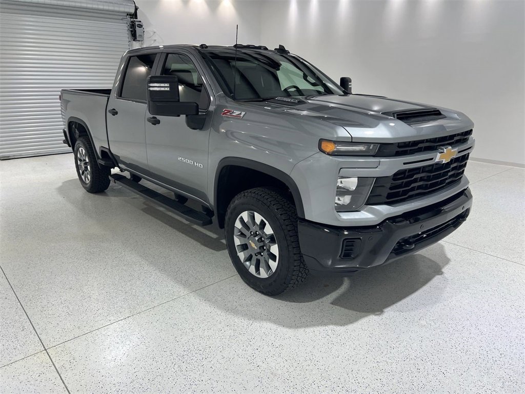 2026 Chevrolet Silverado 2500HD Custom photo 2