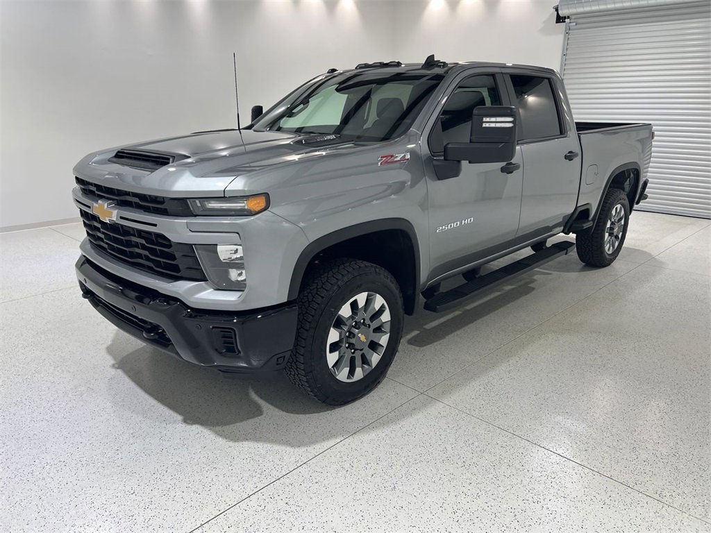 2026 Chevrolet Silverado HD Custom's photo