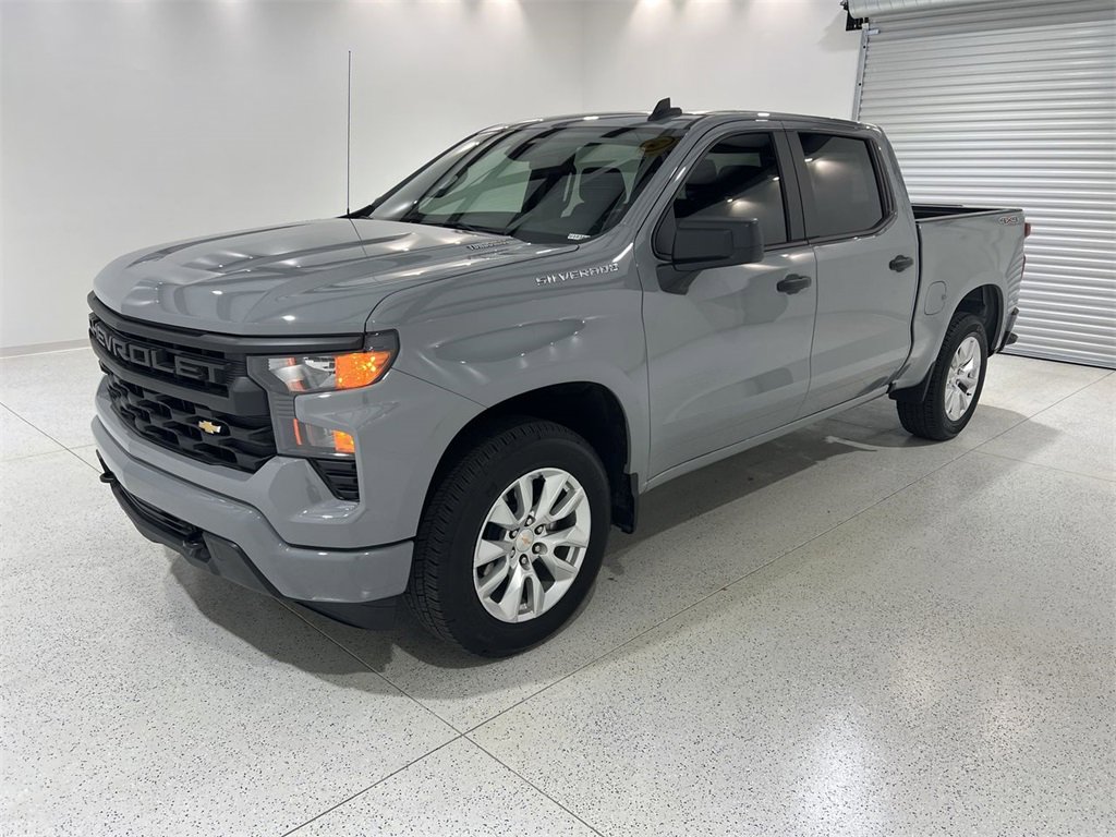 2025 Chevrolet Silverado 1500 Custom photo 4