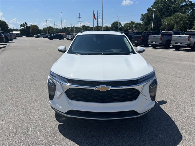 2025 Chevrolet Trax LT photo 3