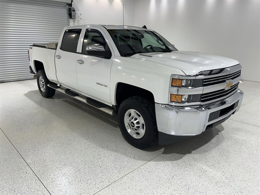 2015 Chevrolet Silverado 2500HD LT photo 2