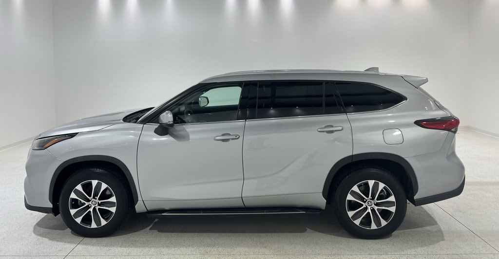 Used 2022 Toyota Highlander Hybrid XLE SUV