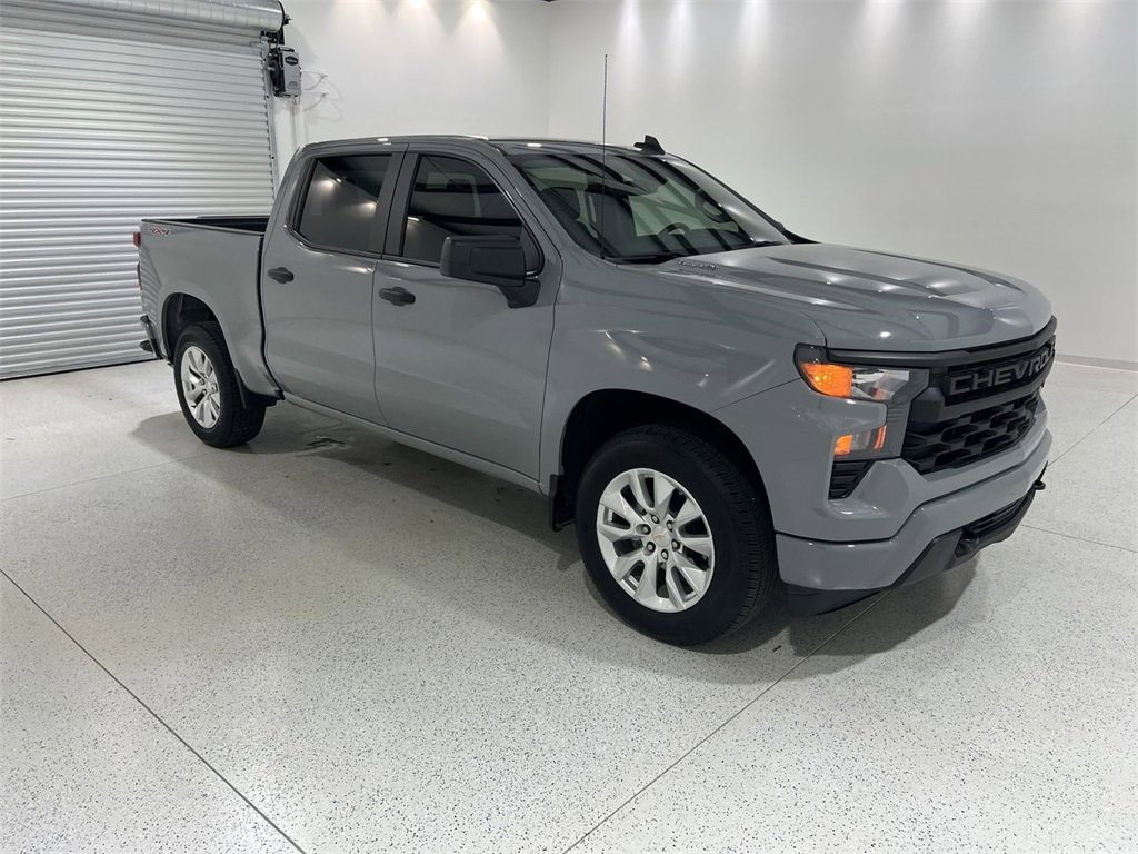 2025 Chevrolet Silverado 1500 Custom photo 2